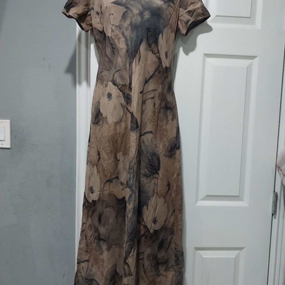Dress coffee with floral print